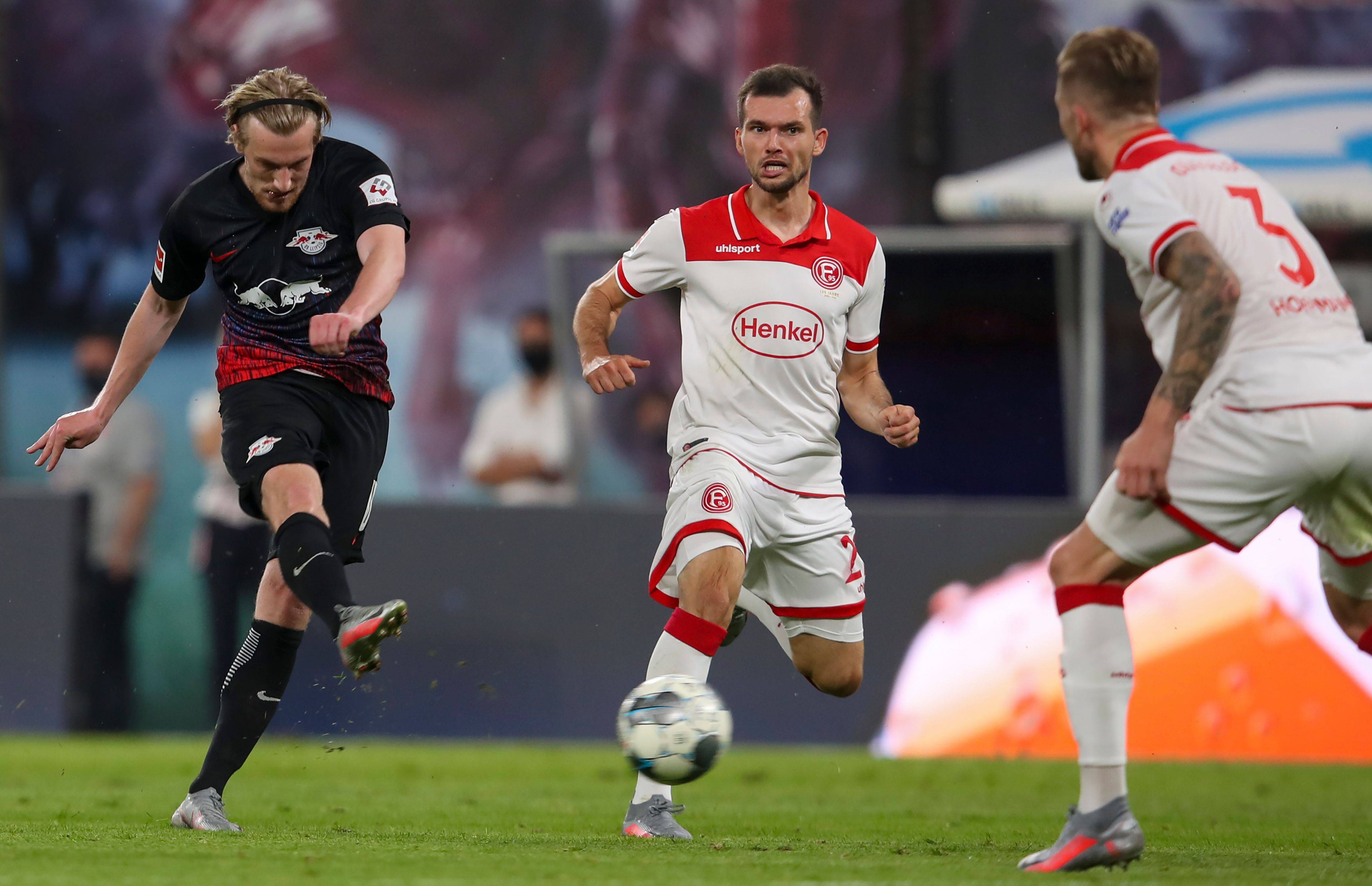 赛前波士顿凯尔特人防线松动——德国杯节点到来,悬念犹存,资深球员宣示担当的简单介绍 赛前波士顿凯尔特人防线松动——德国杯节点到来,悬念犹存,资深球员宣示担当的简单介绍