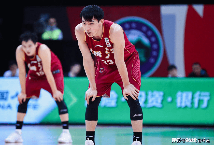 布鲁克林篮网围绕CBA季后赛止住颓势蒂姆在IG比赛中精彩发挥，连对手都承认：浙江队集结日队长鼓劲的简单介绍
